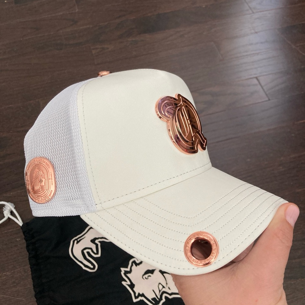 Red Monkey Queen Trucker RM1453 White